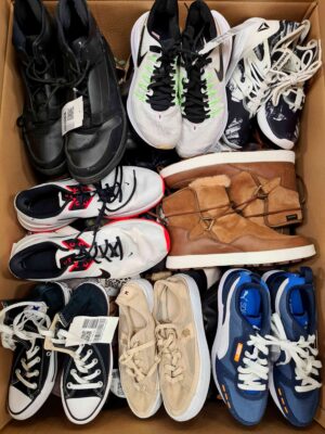 The photo shows a package with footwear in the category SH.