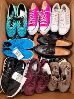 The photo shows a package with footwear in the category SH.