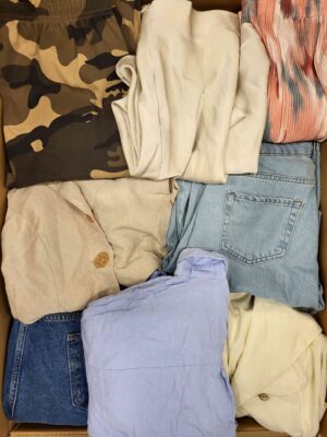 The photo shows a package with clothing in the category BSN.