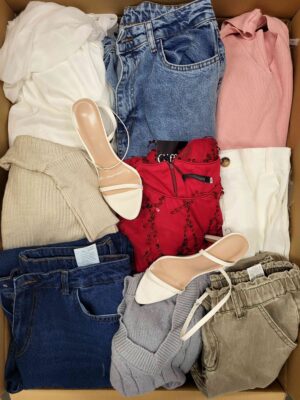 The photo shows a package with clothing in the category BSN.