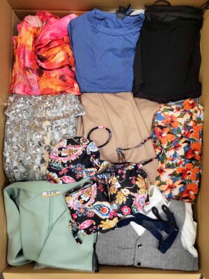 The photo shows a package with clothing in the category BSN.