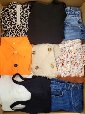 The photo shows a package with clothing in the category BSN.