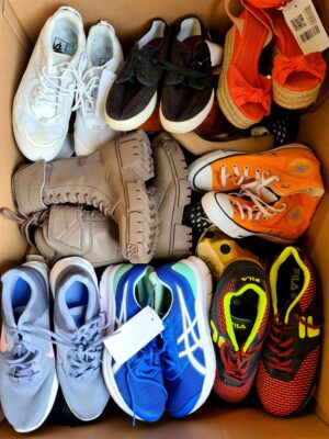 The photo shows a package with footwear in the category SH.