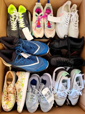 The photo shows a package with footwear in the category SH.