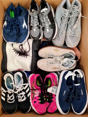 The photo shows a package with footwear in the category SH.