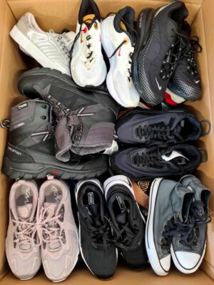 The photo shows a package with footwear in the category SH.