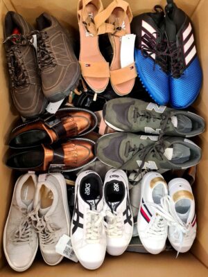 The photo shows a package with footwear in the category SH.