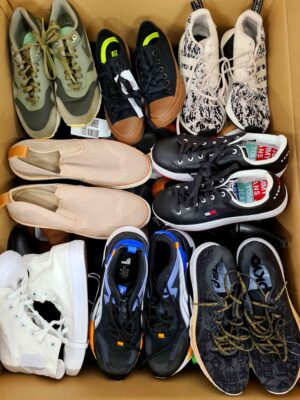 The photo shows a package with footwear in the category SH.