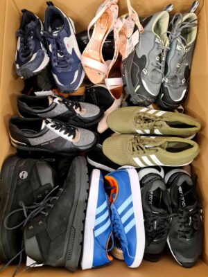 The photo shows a package with footwear in the category SH.