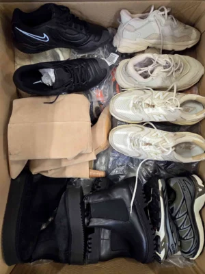 The photo shows a package with footwear in the category CSU.