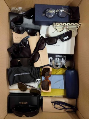 The photo shows a package with clothing in the category B.