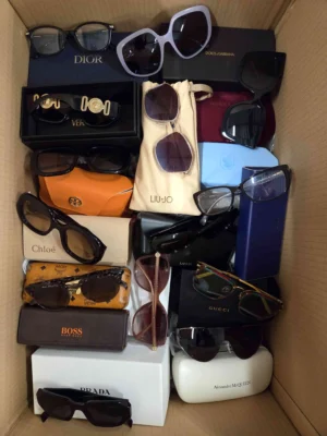 The photo shows a package with clothing in the category B.