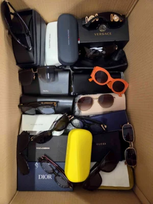 The photo shows a package with clothing in the category B.