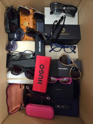 The photo shows a package with clothing in the category B.