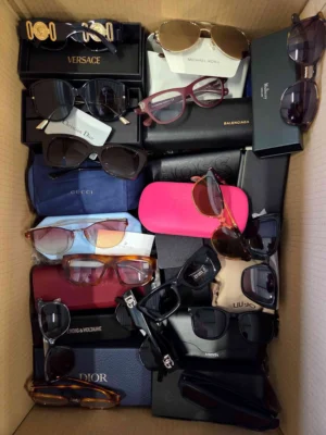 The photo shows a package with clothing in the category B.