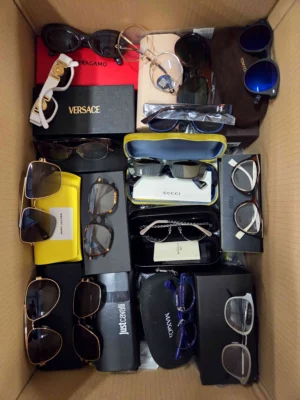 The photo shows a package with clothing in the category B.