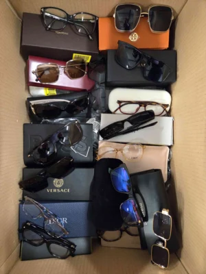 The photo shows a package with clothing in the category B.