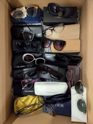 The photo shows a package with clothing in the category B.