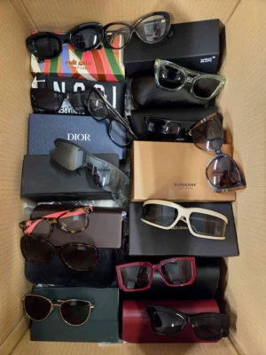 The photo shows a package with clothing in the category B.