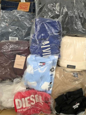 The photo shows a package with clothing in the category D.