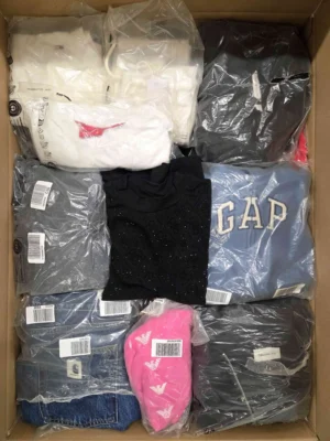 The photo shows a package with clothing in the category D.