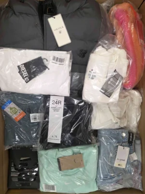 The photo shows a package with clothing in the category B.