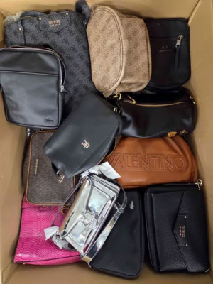 The picture shows a package with accessories in the category HC.