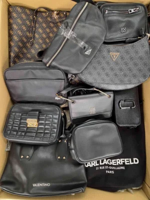 The picture shows a package with accessories in the category HC.