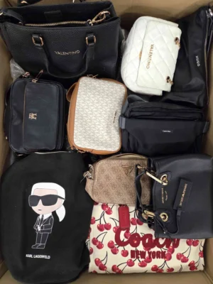 The picture shows a package with accessories in the category HC.