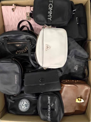 The picture shows a package with accessories in the category HC.