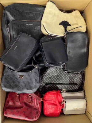 The picture shows a package with accessories in the category HC.