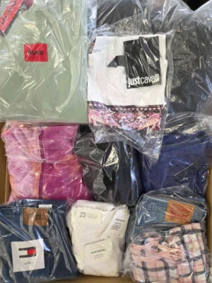 The photo shows a package with clothing in the category C.