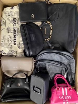 The picture shows a package with accessories in the category HC.