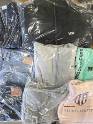 The photo shows a package with clothing in the category C.