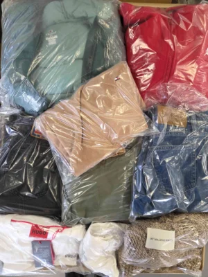 The photo shows a package with clothing in the category C.