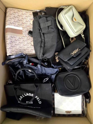 The picture shows a package with accessories in the category HC.