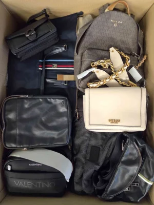 The picture shows a package with accessories in the category HC.