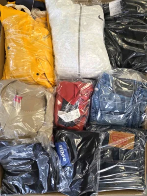 The photo shows a package with clothing in the category C.