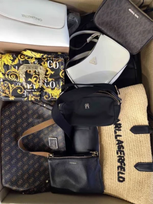 The picture shows a package with accessories in the category HC.