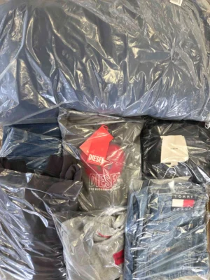 The photo shows a package with clothing in the category C.