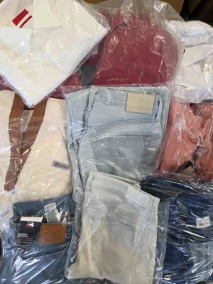 The photo shows a package with clothing in the category C.