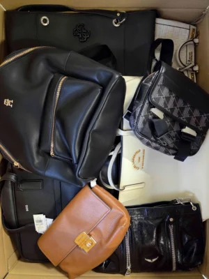 The picture shows a package with accessories in the category HC.