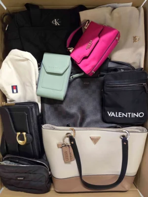 The picture shows a package with accessories in the category HC.