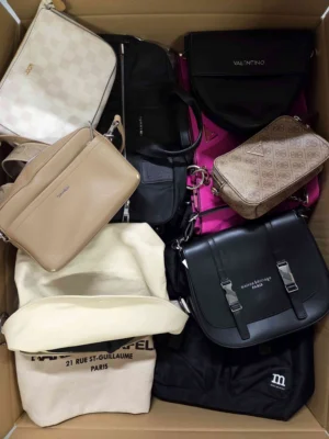 The picture shows a package with accessories in the category HC.