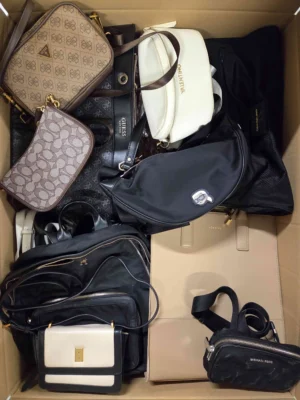 The picture shows a package with accessories in the category HC.