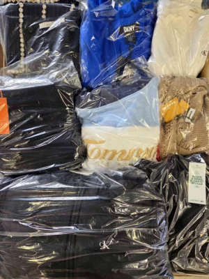 The photo shows a package with clothing in the category C.
