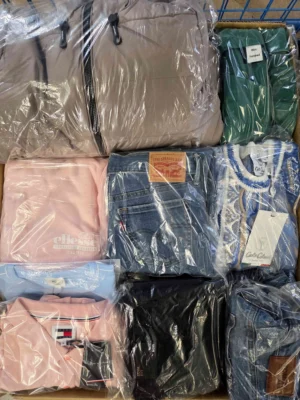 The photo shows a package with clothing in the category C.