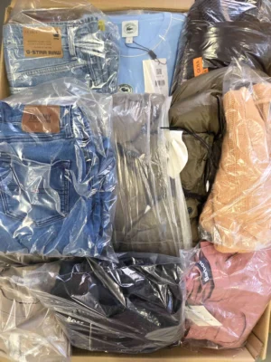 The photo shows a package with clothing in the category C.