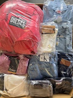 The photo shows a package with clothing in the category C.