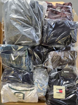 The photo shows a package with clothing in the category C.